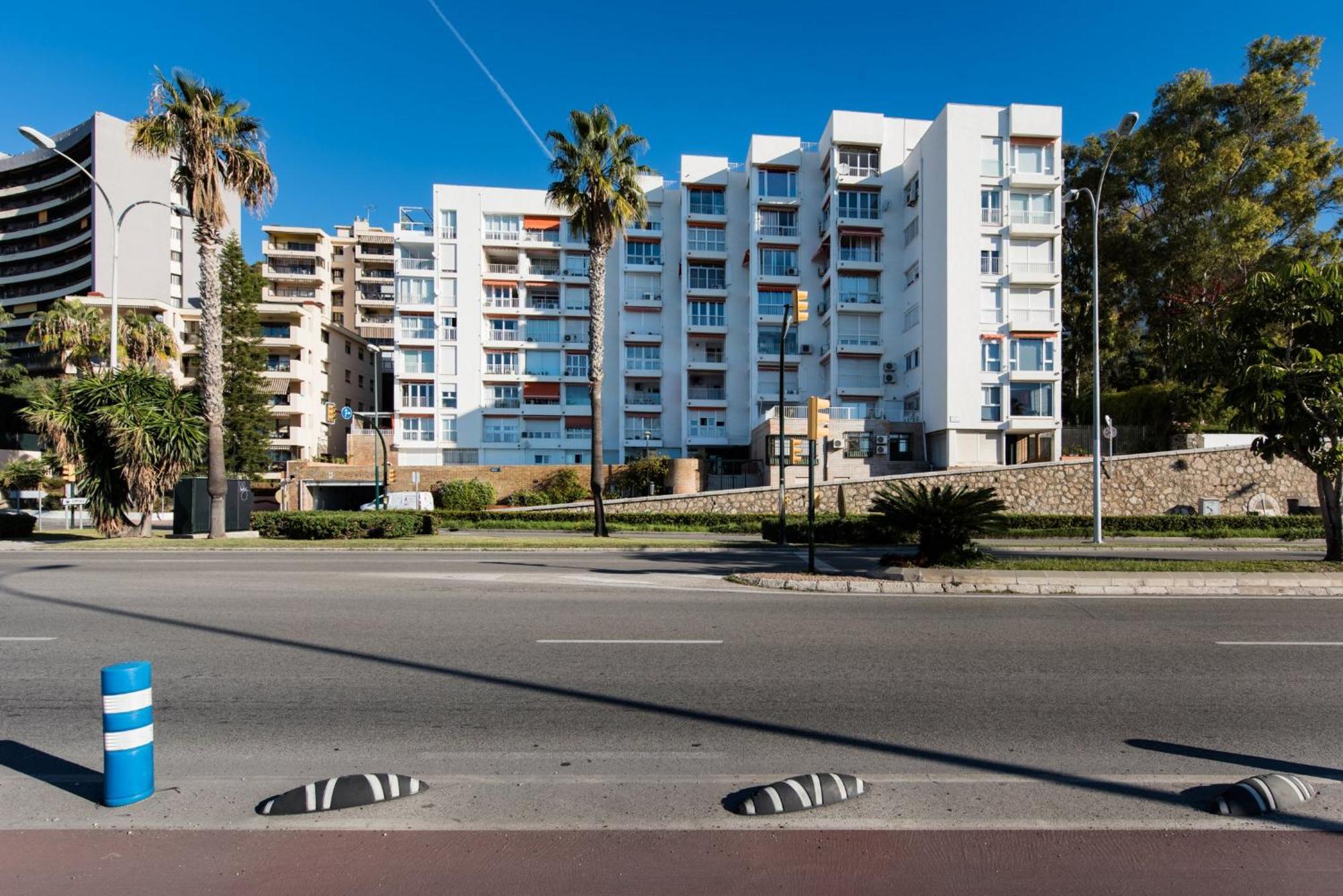 Apartment Sorolla 105, Luxury, Beach, Free Parking, Services, Quite Neighborhood, So